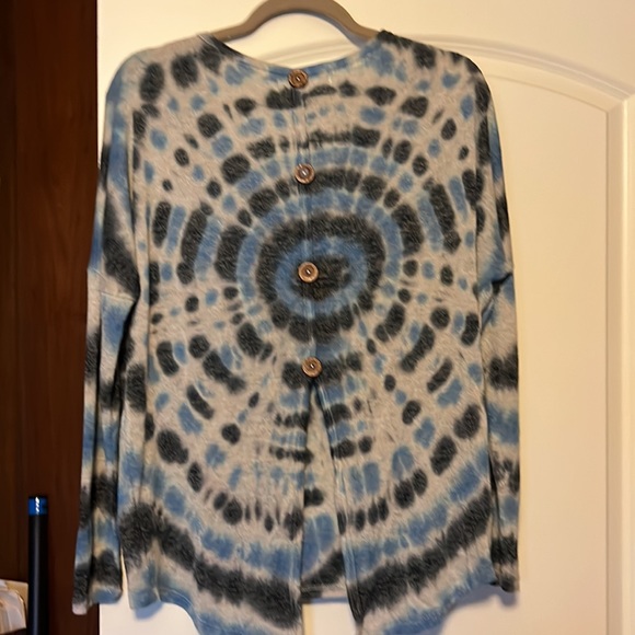 Top - Picture 2 of 5